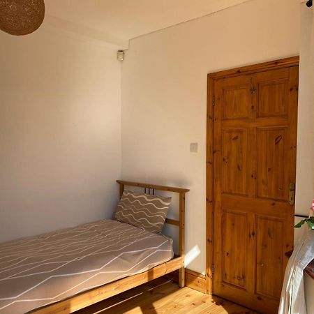 Lovely Rooms In West London Northolt  Экстерьер фото