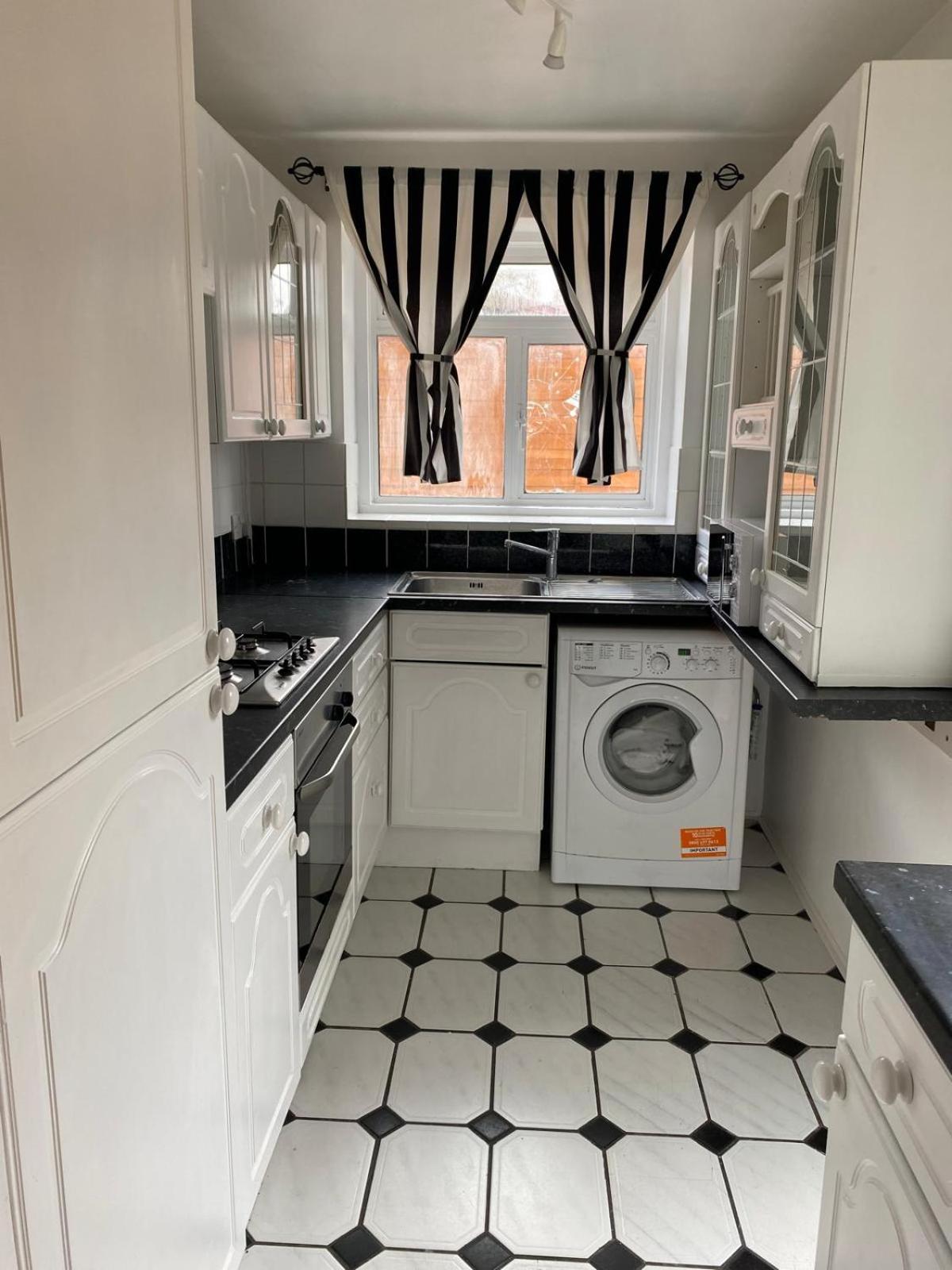 Lovely Rooms In West London Northolt  Экстерьер фото