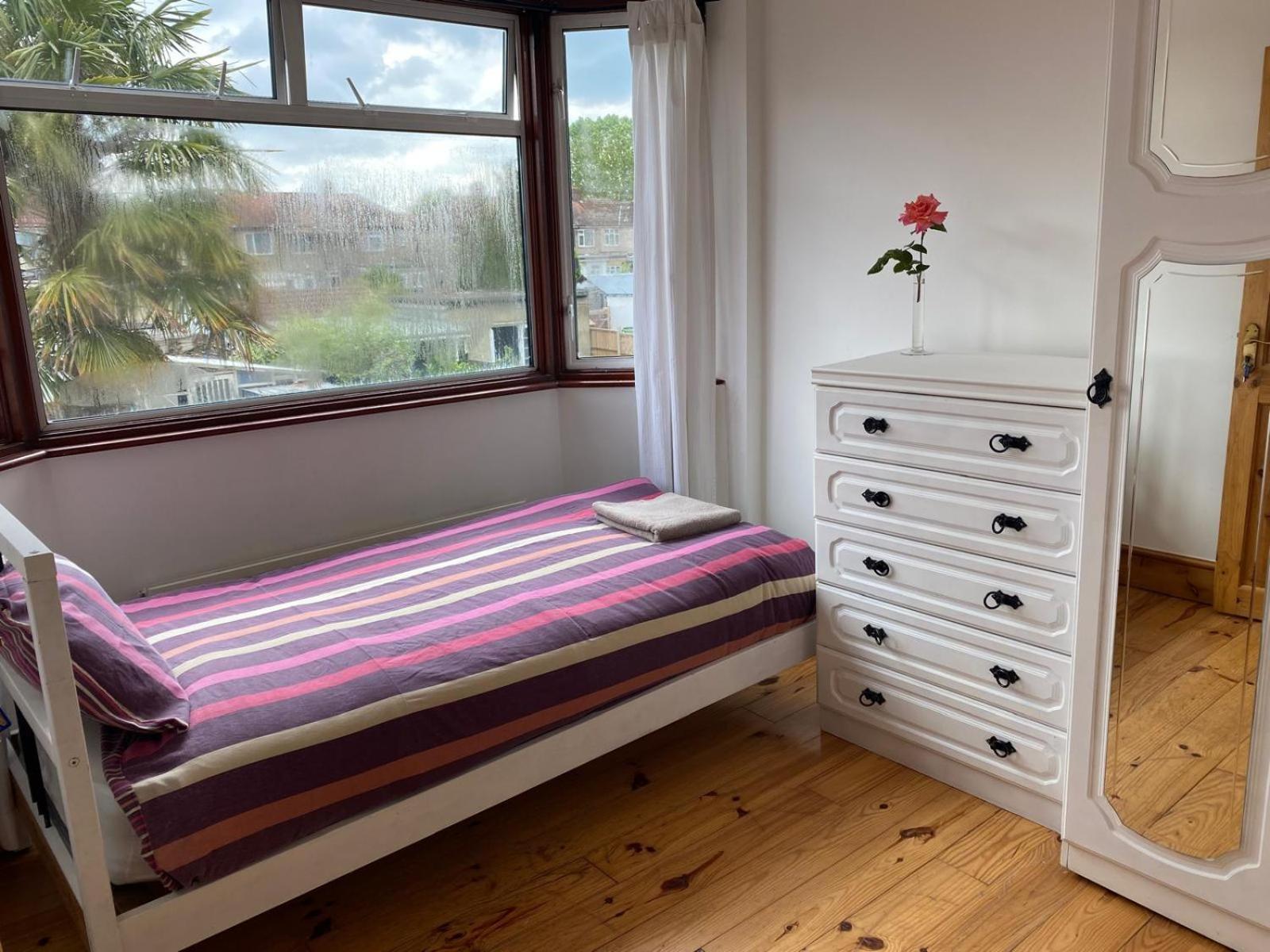 Lovely Rooms In West London Northolt  Экстерьер фото